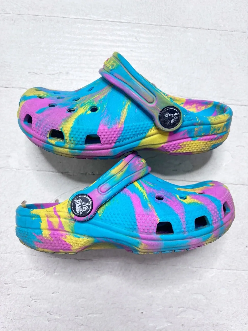 Crocs Classic Marbled Tye Dye Clogs green blue pink yellow Size 10